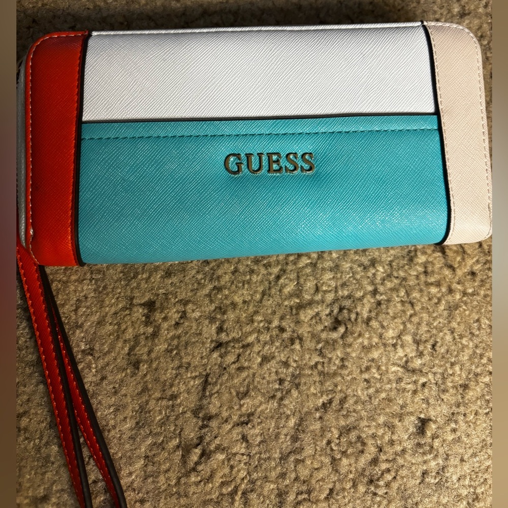 Guess White and Tan Wallet - Picture 2 of 10